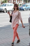 Minsk street fashion. 07/2013 (looks: pink tunic, coral trousers, black wedge sandals, black bag)