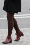 Уличная мода в Минске. Октябрь 2013 (наряды и образы: коричневые плотные колготки)