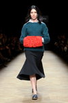 Показ Jana Segetti — Aurora Fashion Week Russia AW14/15 (наряди й образи: чорна спідниця, джемпер кольору морської хвилі, біла блуза, червона муфта)
