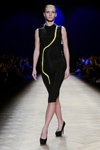 Modenschau von Milla Berillo — Aurora Fashion Week Russia AW14/15 (Looks: schwarzes Kleid, schwarze Pumps)