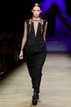 Desfile de Walk of Shame — Aurora Fashion Week Russia AW14/15 (looks: vestido de noche negro)