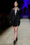 Desfile de Walk of Shame — Aurora Fashion Week Russia AW14/15 (looks: vestido negro corto)