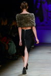 Desfile de Walk of Shame — Aurora Fashion Week Russia AW14/15 (looks: falda con cremallera negra, zapatos de tacón negros)