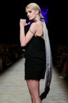 Modenschau von Walk of Shame — Aurora Fashion Week Russia AW14/15 (Looks: schwarzes Mini Cocktailkleid, blonde Haare)