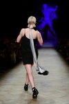 Modenschau von Walk of Shame — Aurora Fashion Week Russia AW14/15 (Looks: schwarzes Mini Cocktailkleid, blonde Haare)
