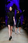 Desfile de Walk of Shame — Aurora Fashion Week Russia AW14/15 (looks: vestido negro corto, zapatos de tacón negros)