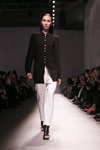 Показ Chapurin — Aurora Fashion Week Russia SS15 (наряды и образы: чёрная блуза, белые брюки)