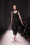 Pokaz Chapurin — Aurora Fashion Week Russia SS15 (ubrania i obraz: top czarny, spódnica midi czarna)