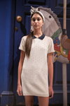Modenschau von Maison Kitsuné — Aurora Fashion Week Russia SS15 (Looks: weißes Mini Kleid)