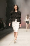 Показ Saint-Tokyo — Aurora Fashion Week Russia SS15 (наряды и образы: чёрный жакет, белая юбка)