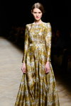 Pokaz Villa Turgenev. AURORA MARKET (ubrania i obraz: suknia wieczorowa złota leopardowa)