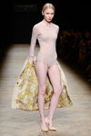 Villa Turgenev show. AURORA MARKET (looks: nude bodysuit, sand coat, nude pumps)