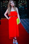 Buddha Bar Moscow (looks: red dress, brown belt, lime clutch)