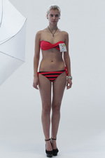 Casting konkursu "Miss Białorusi 2014" (ubrania i obraz: bikini koralowe pasiaste)