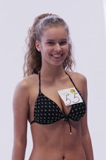 Jana Żdanowicz. Casting konkursu "Miss Białorusi 2014" (ubrania i obraz: strój kąpielowy czarny)