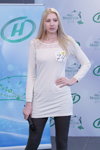 Кастинг конкурсу "Міс Білорусь 2014" (наряди й образи: біла сукня міні, сірі щільні колготки)