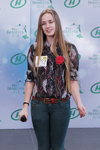 Кастинг конкурсу "Міс Білорусь 2014" (наряди й образи: блуза з принтом, зелені джинси)