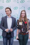  (слева) Иван Подрез. Кастинг конкурса "Мисс Беларусь 2014" (наряды и образы: серый пиджак, синие джинсы, джинсы цвета морской волны, коричневый ремень, разноцветная блуза, красная бутоньерка)