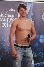 Кастинг конкурсу "Містер Білорусь 2014" (наряди й образи: блакитні рвані джинси, чорний ремінь)