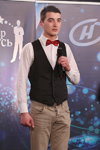 Casting de Mister Belarus 2014 (looks: camisa blanca, corbata de lazo roja, chaleco negro)