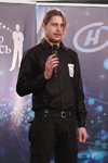 Casting de Mister Belarus 2014 (looks: camisa negra, cinturón negro, vaquero negro)