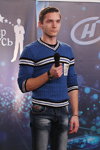Casting de Mister Belarus 2014 (looks: jersey azul, vaquero azul)