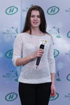 Casting de Missis Belarus 2014 (looks: jersey blanco, pantalón negro)