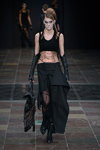 Показ BARBARA I GONGINI — Copenhagen Fashion Week AW14/15 (наряды и образы: чёрные митенки, чёрный кроп-топ, чёрная юбка)