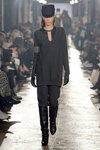 Desfile de Designers Remix — Copenhagen Fashion Week AW14/15 (looks: guantes negros, botas negras)