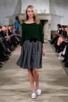 Показ Edith&Ella — Copenhagen Fashion Week AW14/15 (наряды и образы: зеленый джемпер, серая юбка, белые туфли)