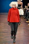 Pokaz Ivan Grundahl — Copenhagen Fashion Week AW14/15 (ubrania i obraz: pulower czerwony, skórzane rękawiczki czarne)