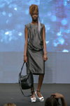 Modenschau von 2OR+BYYAT — Copenhagen Fashion Week SS15 (Looks: graues Kleid, schwarze Handtasche)