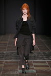 Показ BARBARA I GONGINI — Copenhagen Fashion Week SS15 (наряды и образы: чёрный топ, чёрные брюки, рыжий цвет волос, чёрные туфли)