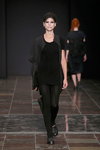 Desfile de BARBARA I GONGINI — Copenhagen Fashion Week SS15 (looks: leggings negros, top negro)
