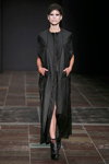 Pokaz BARBARA I GONGINI — Copenhagen Fashion Week SS15 (ubrania i obraz: płaszcz czarny, skarpetki czarne)