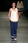 Pokaz By Malene Birger — Copenhagen Fashion Week SS15 (ubrania i obraz: top biały, spodnie niebieskie)