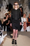 Показ David Andersen — Copenhagen Fashion Week SS15 (наряды и образы: чёрная куртка, чёрная юбка, чёрные носки)