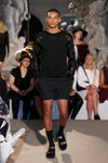 Показ David Andersen — Copenhagen Fashion Week SS15 (наряды и образы: чёрные носки, чёрные шорты, чёрный джемпер)