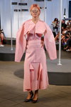 Desfile de DESIGNERS’ NEST — Copenhagen Fashion Week SS15 (looks: vestido rosa)
