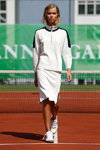 Показ Ganni — Copenhagen Fashion Week SS15 (наряды и образы: белая юбка, белые кроссовки, белая спортивная куртка)