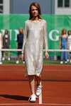 Pokaz Ganni — Copenhagen Fashion Week SS15 (ubrania i obraz: sukienka srebrna, buty sportowe białe)