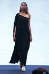 Desfile de Institute of Design and Fine Arts — Copenhagen Fashion Week SS15 (looks: vestido negro)