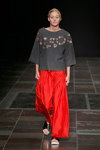 Pokaz Margrethe-Skolen — Copenhagen Fashion Week SS15 (ubrania i obraz: spodnie czerwone)