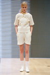 Показ Veronica B. Vallenes — Copenhagen Fashion Week SS15 (наряди й образи: блонд (колір волосся), білі шкарпетки, білі кросівки, трикотажний костюм кольору слонової кістки)
