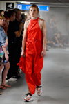 Modenschau von WALI MOHAMMED BARRECH — Copenhagen Fashion Week SS15 (Looks: roter Jumpsuit)