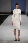 Pokaz DESIGNERPOOL — CPM FW14/15 (ubrania i obraz: sukienka biała, półbuty brązowe)