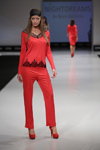 Показ Grand Defile Lingerie — CPM FW14/15 (наряды и образы: красный костюм, красные туфли)