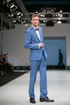 Показ Slava Zaitsev — CPM FW14/15 (наряды и образы: голубой костюм, белая рубашка, чёрные туфли)