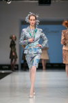 Показ Slava Zaitsev — CPM FW14/15 (наряды и образы: голубой ремень, белые прозрачные колготки, голубой женский костюм (жакет, юбка))