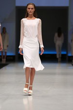 Показ Blacky Dress Berlin — CPM SS2015 (наряды и образы: белое платье, белые туфли)